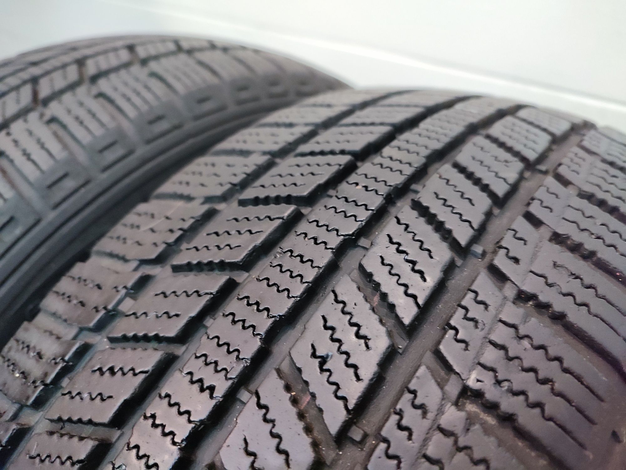 Opona opony zimowe Zeetex ice-plus S100   195/60 R15 14rok 5-6mm