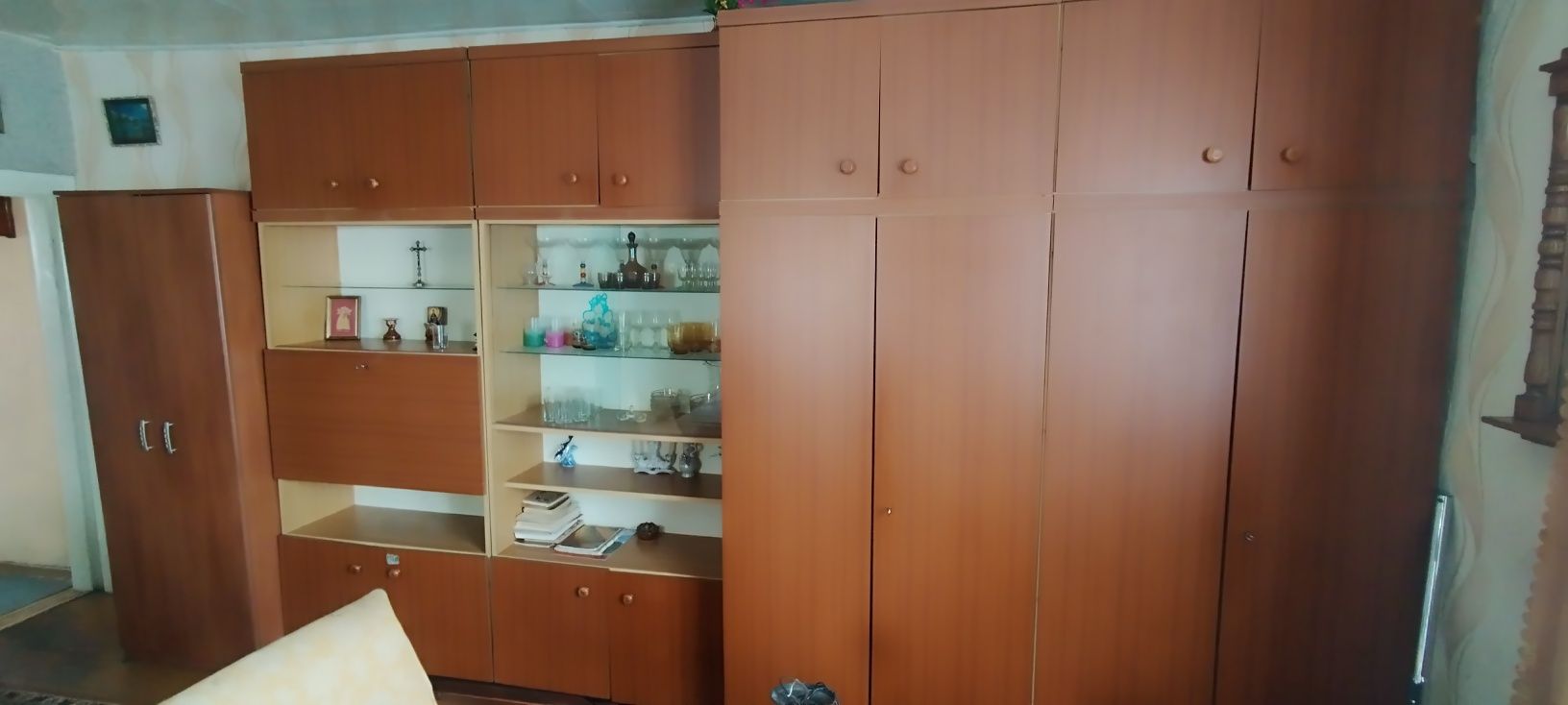 Regał z barkiem i witryną PRL