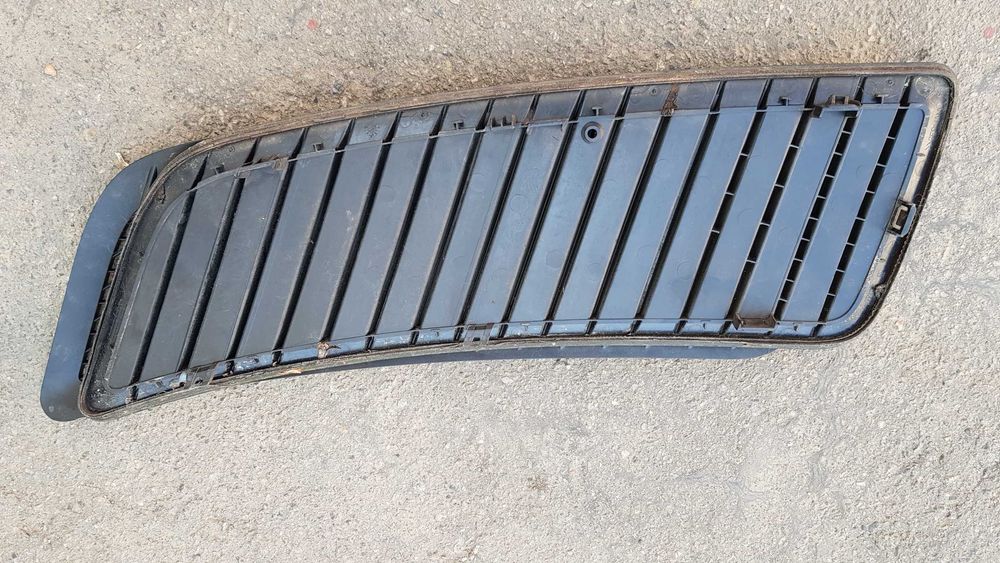 заглушка заборник капота мерседес спринтер