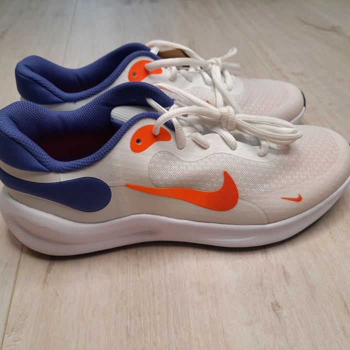 Кросівки Nike Revolution 7 FB7689-102