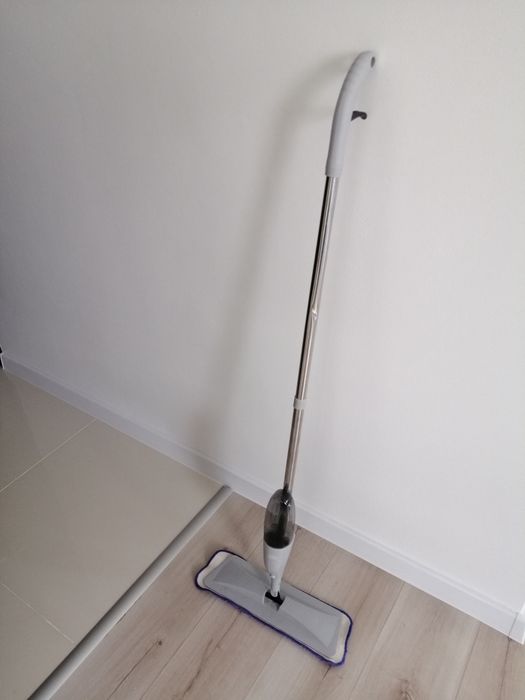Mop z rozpylaczem