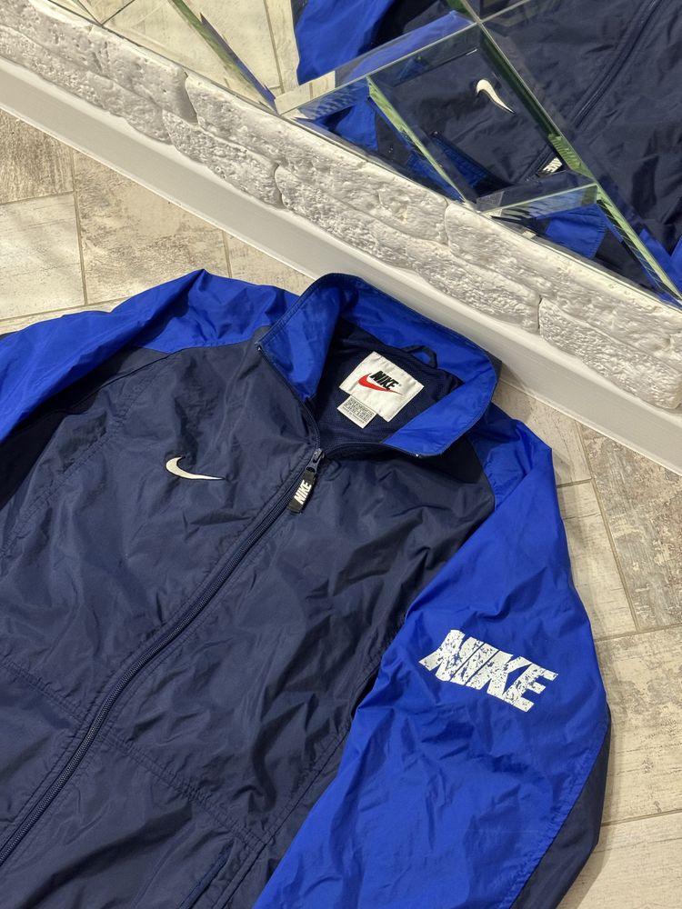 Гарна вінтажна курточка найк vintage nike ветровка