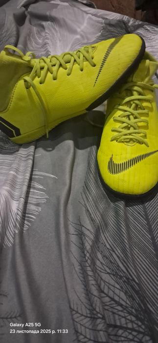 Продам оригінальні найки для футболу