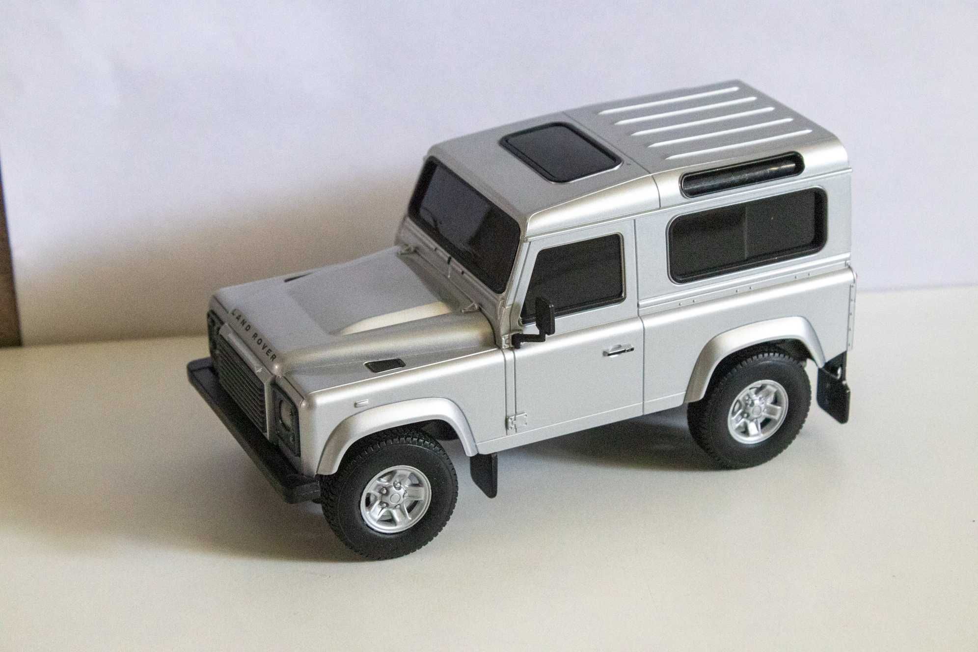 Land Rover Defender sterowany Welly 1/24