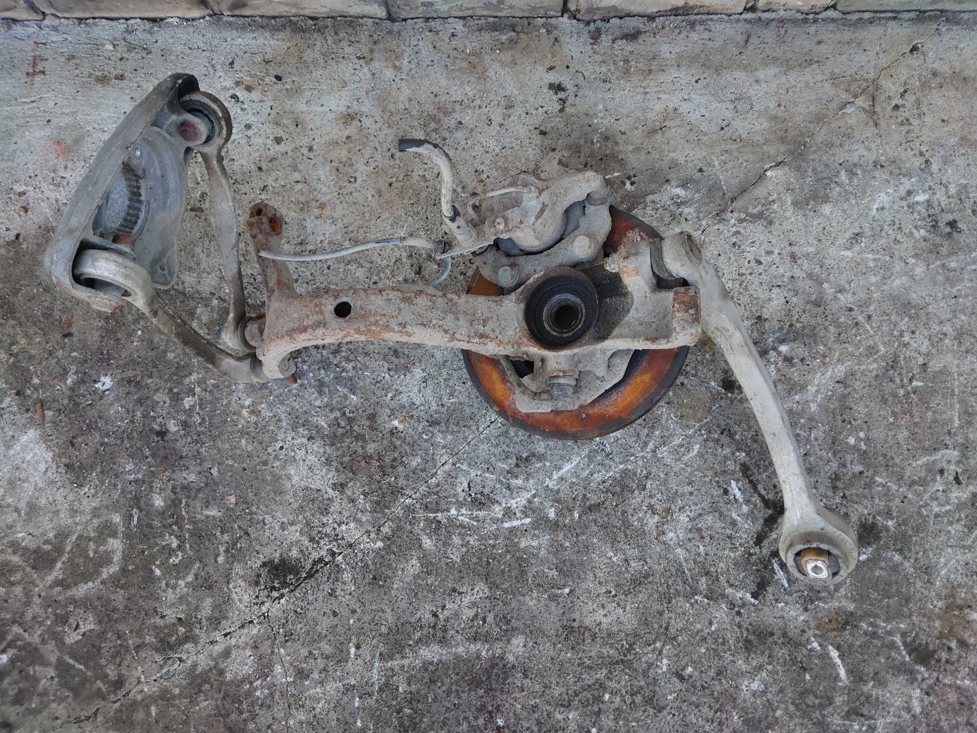 Audi A4 B5 Passat B5 Zwrotnica Piasta Wahacze Prawy Przód PP