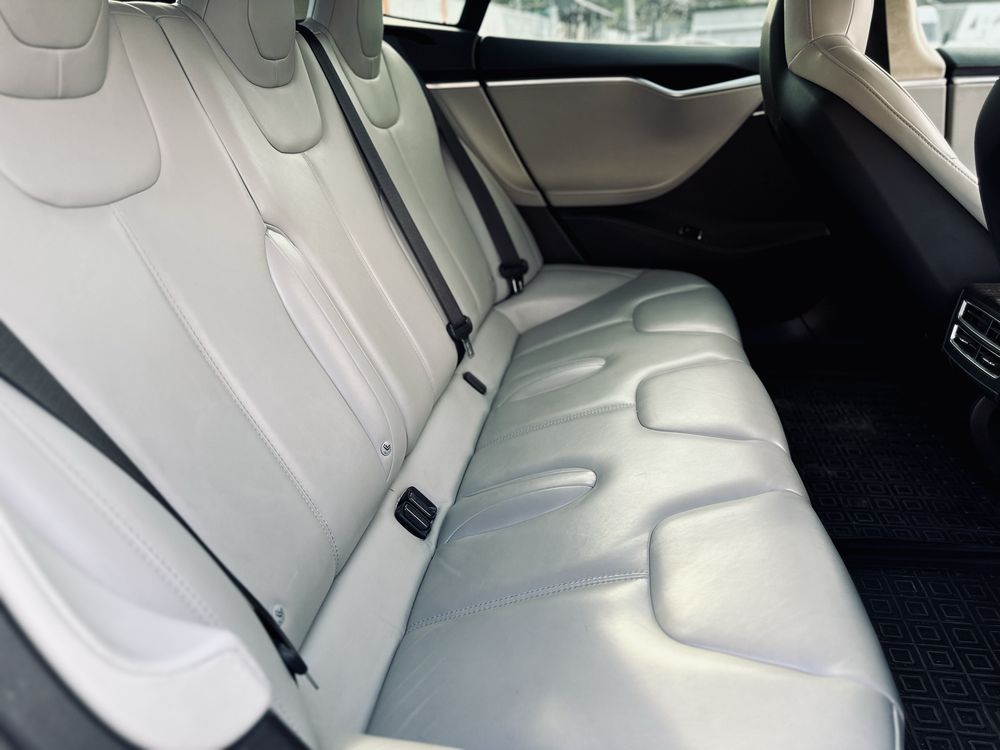 Продаю Tesla Model S 2015 Чернівці Повний Привід 70D