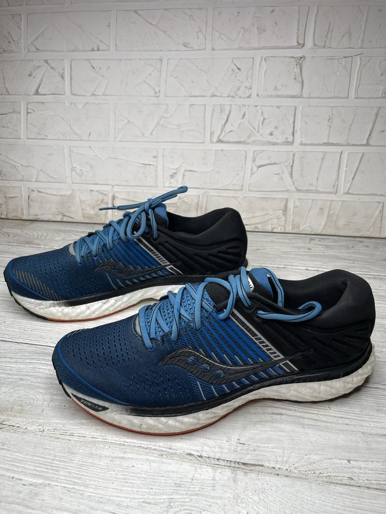 Крутые беговые кроссовки saucony triumph 17
