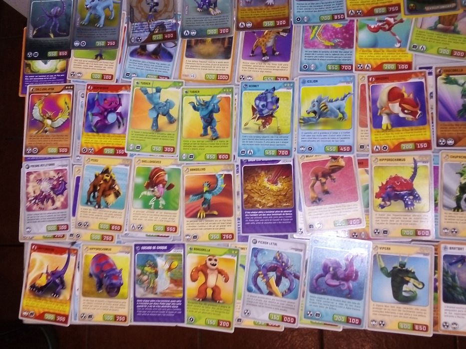 Conjunto de 180 Cartas Invizimals