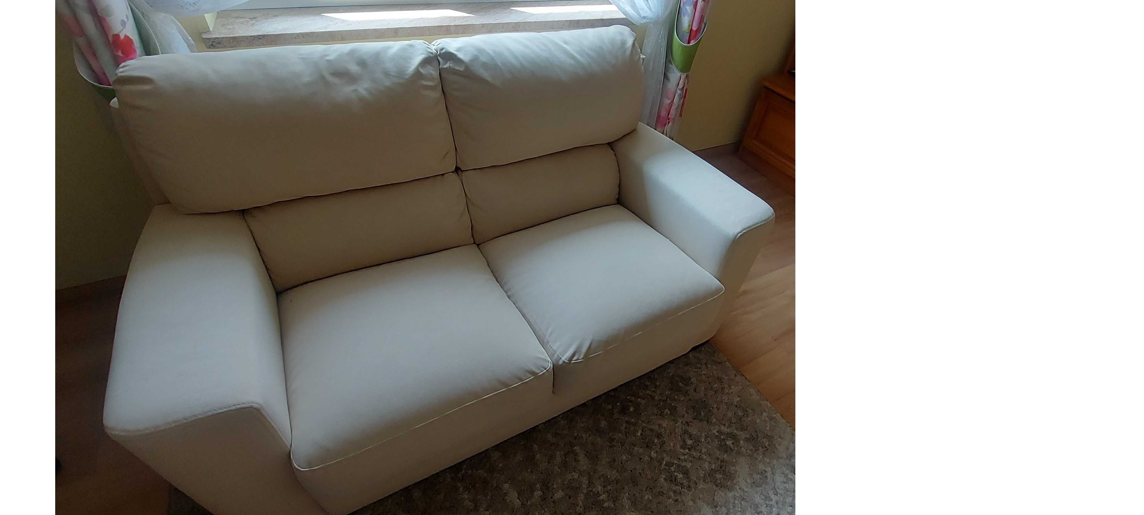 Wypoczynek (dwuosobowa sofa plus dwa fotele)