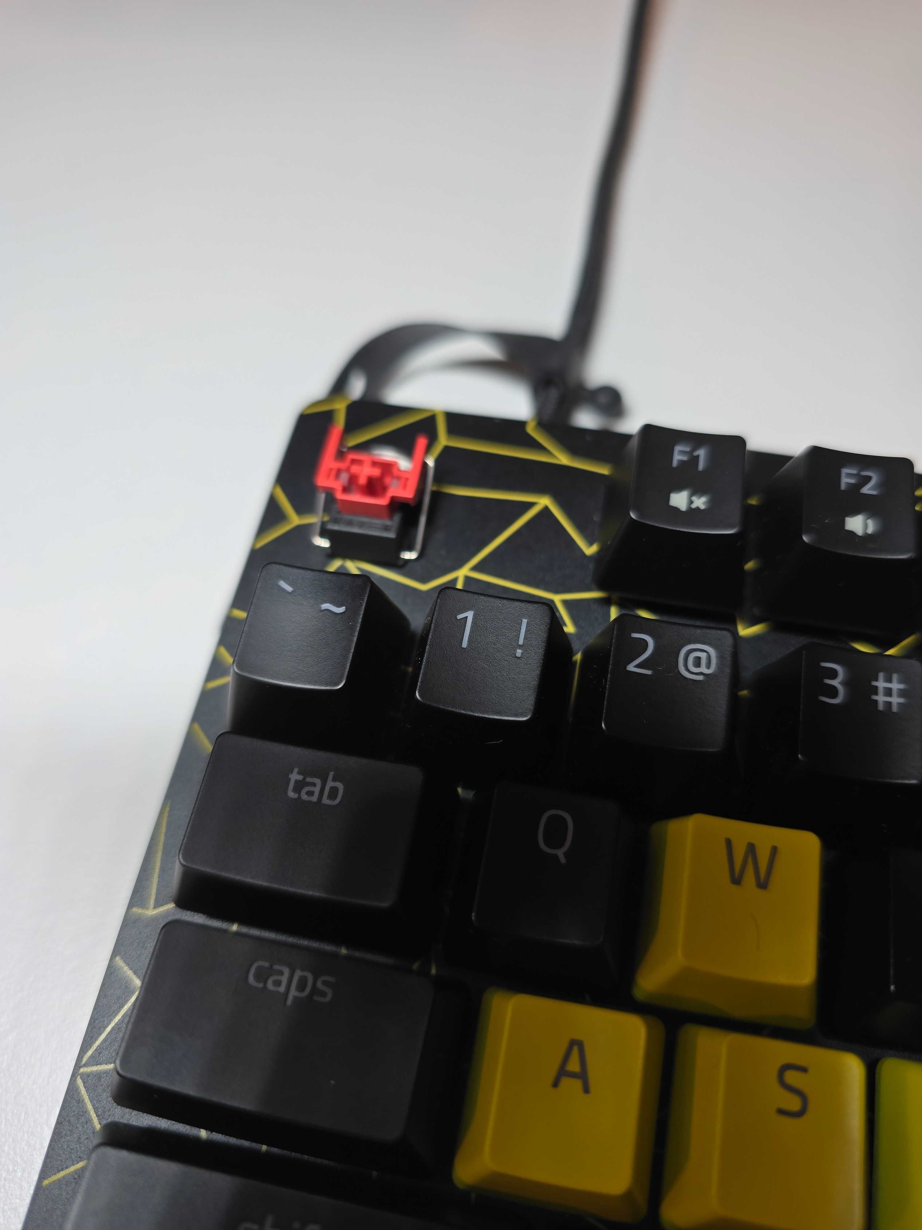 Razer Huntsman V2 TKL esl Edition Red Switch