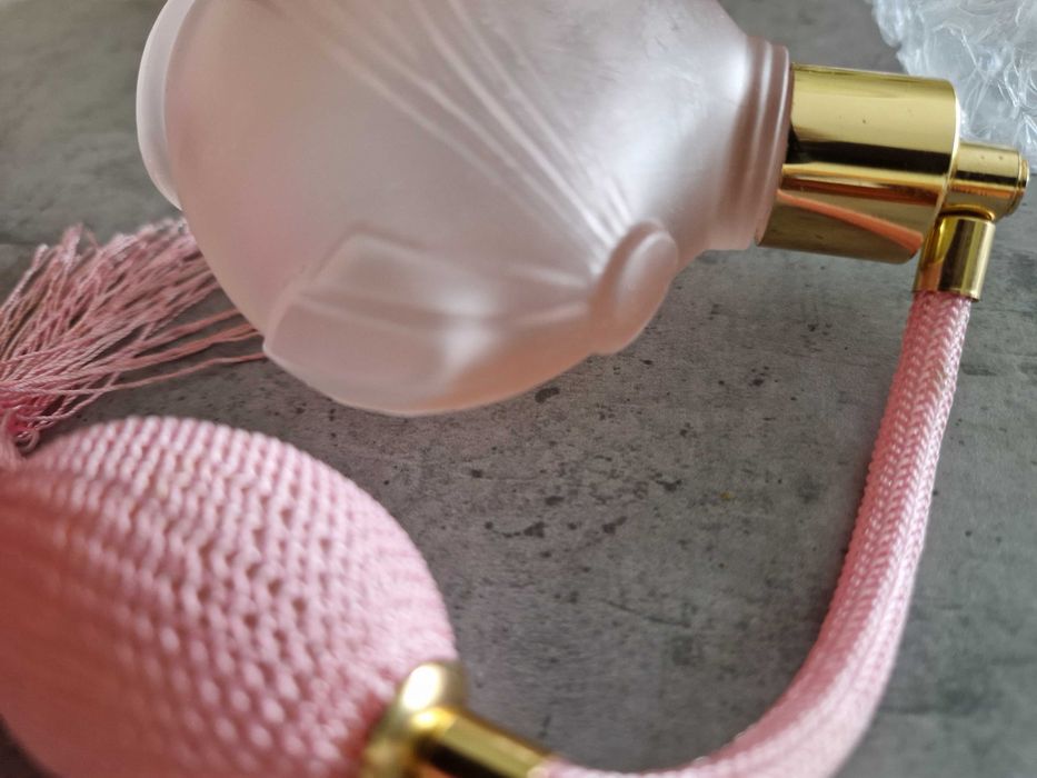 Frasco de perfume com bomba vintage