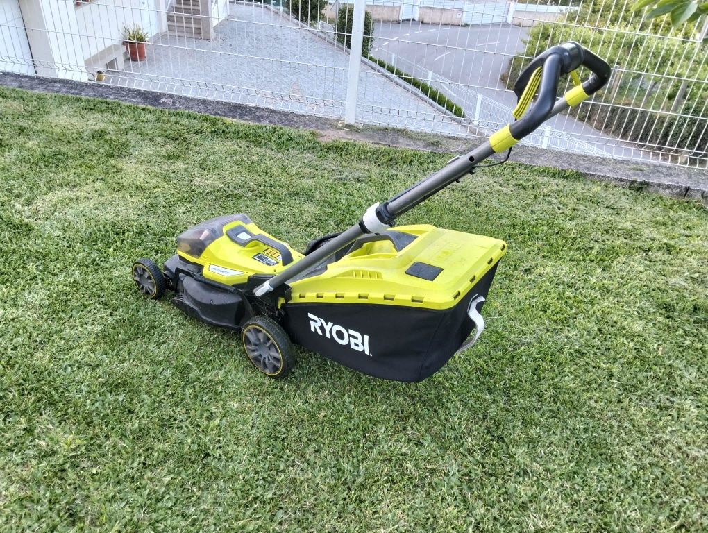 Corta-Relvas 18V de 40cm Ryobi RY18LMX40A