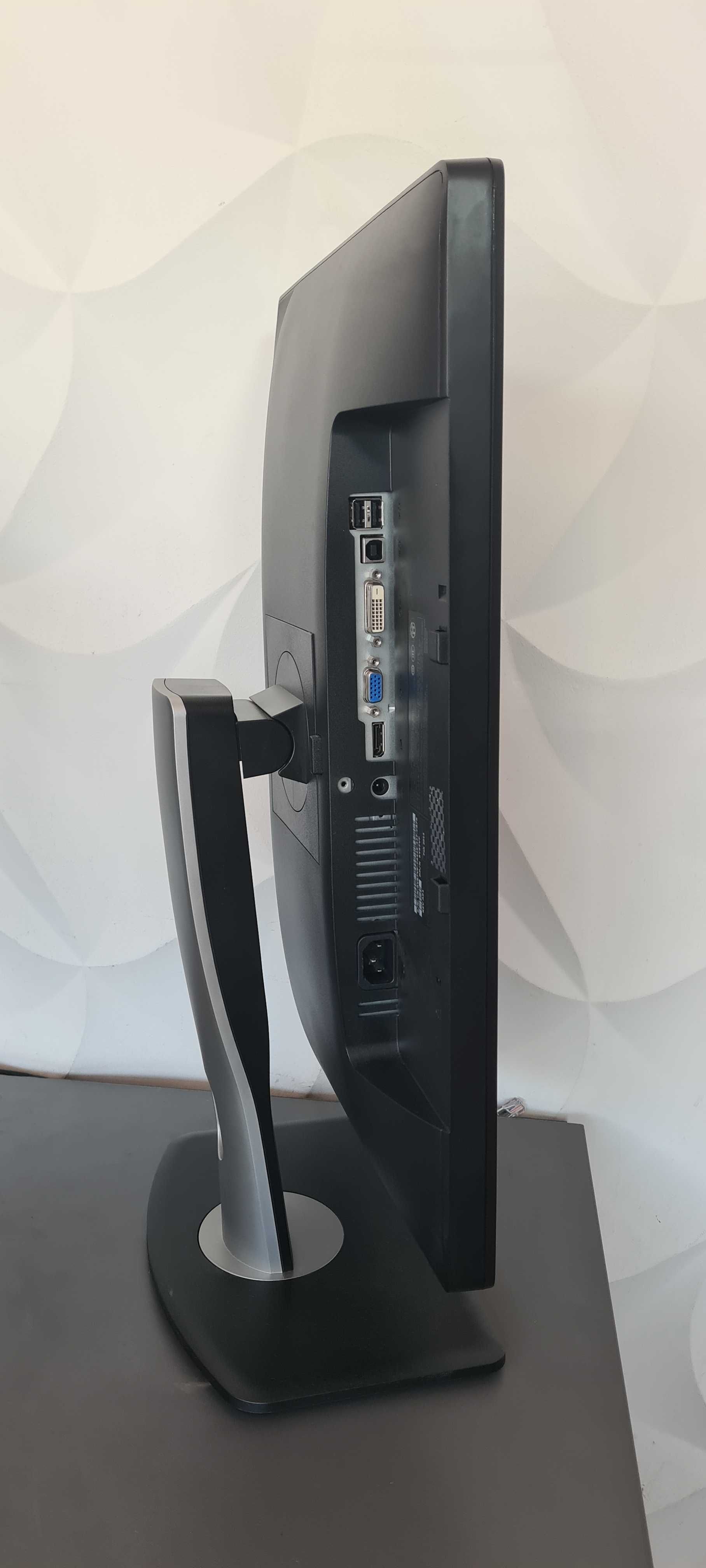 DELL Monitor 22"  1680 x 1050   -  piwot