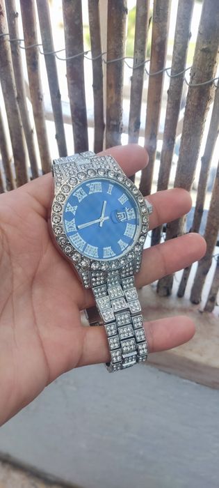 Relógios cravejados