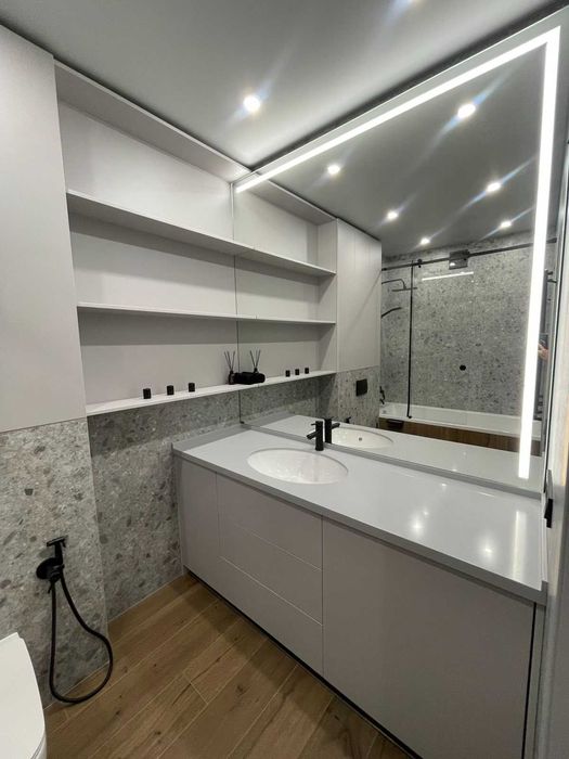 Немовірно світла та красива, двокімнатна квартира, вул. Молодіжна 5