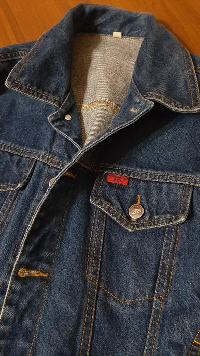 Джинсова жіноча куртка