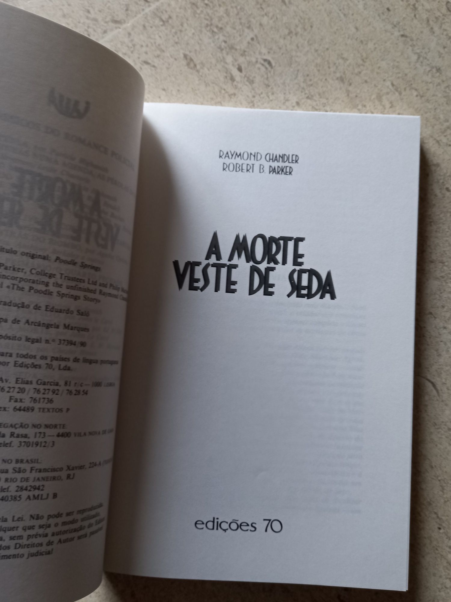 A morte veste de seda, Raymond Chandler e Robert B. Parker