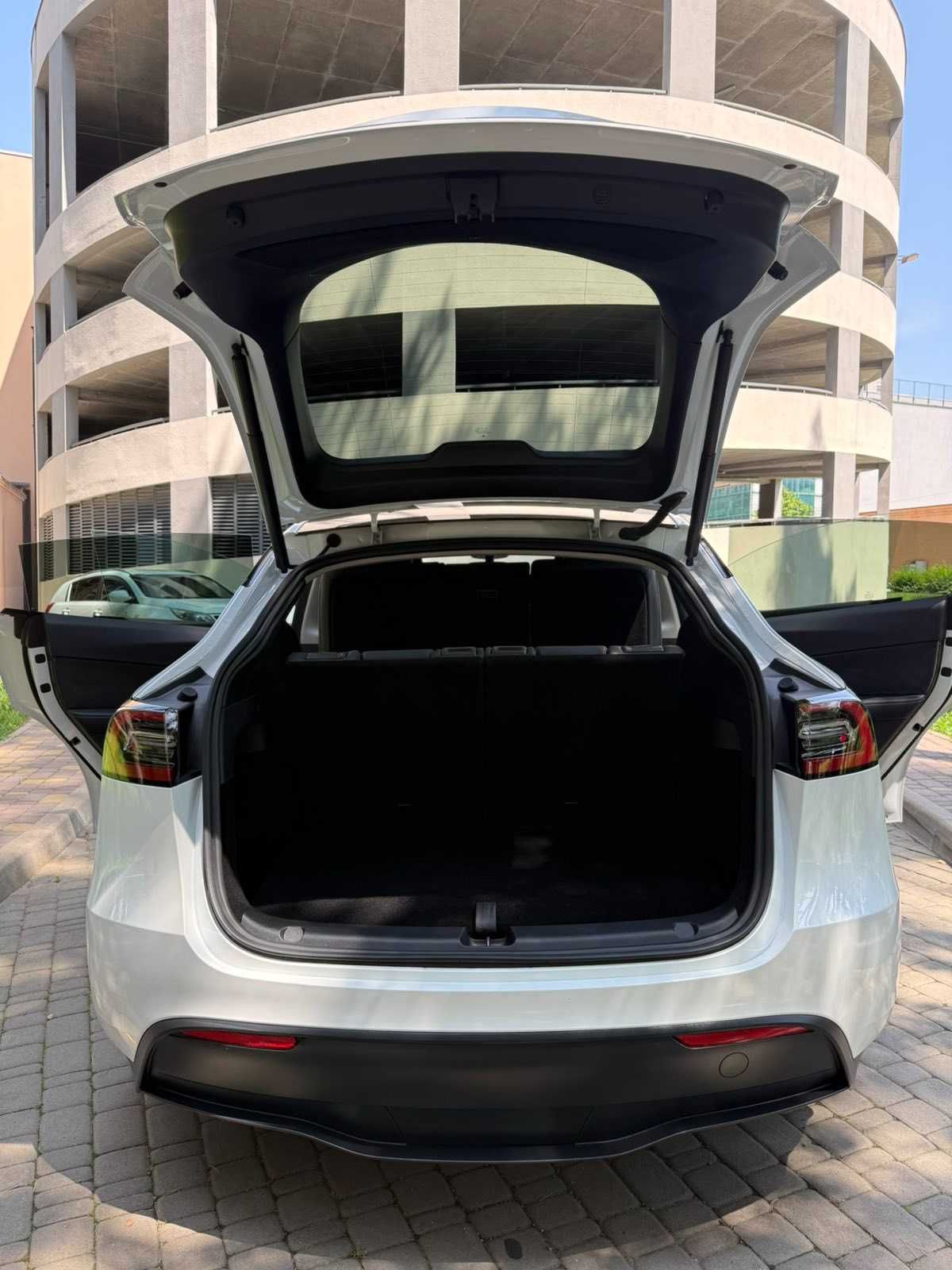 Tesla Model Y 2024 Long Range Dual Motor, 7 місць, батарея 82кВт*год.