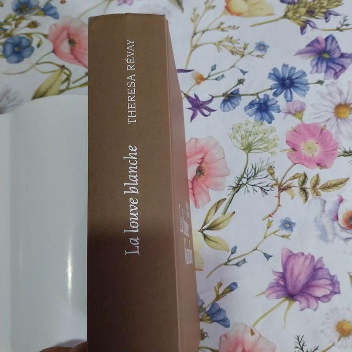 La louve blanche.  Portes incluídos.