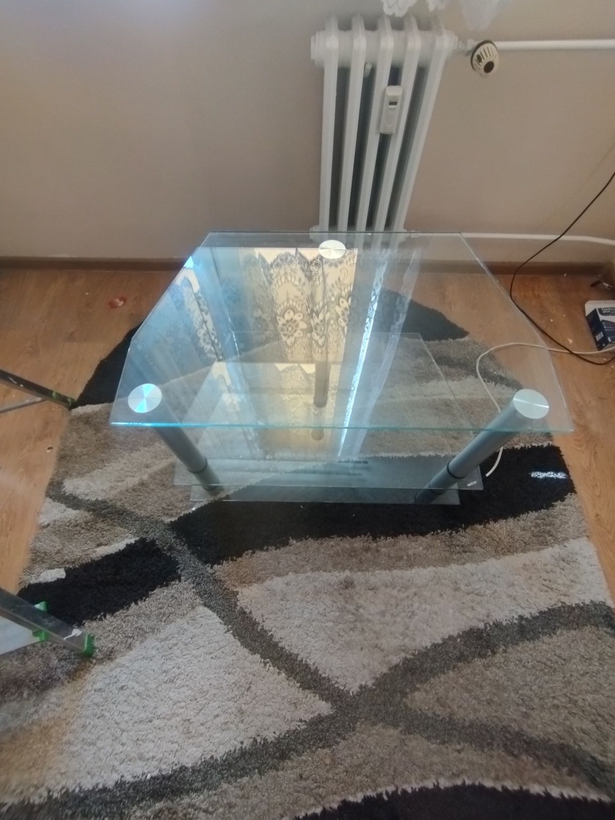Stolik pod telewizor szklany