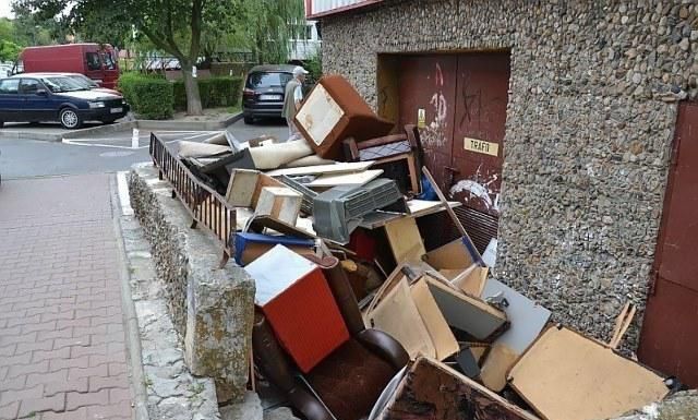 WYWÓZ ŚMIECI MEBLI GRUZU na wysypisko tani transport przeprowadzki 24h