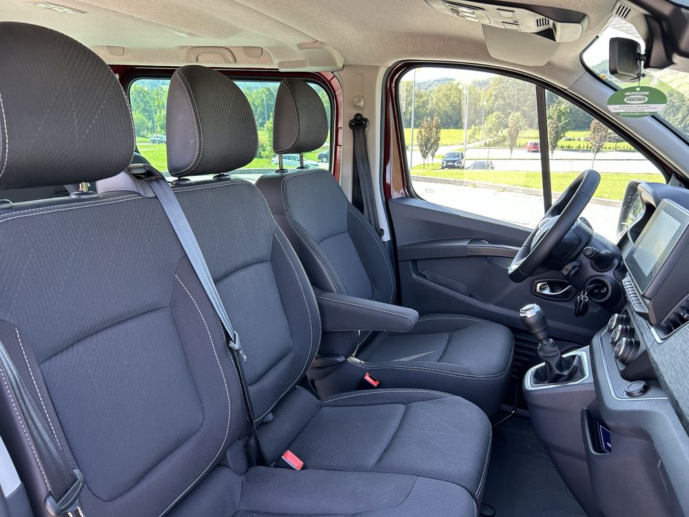 Wynajem busa 9 osób renault trafic