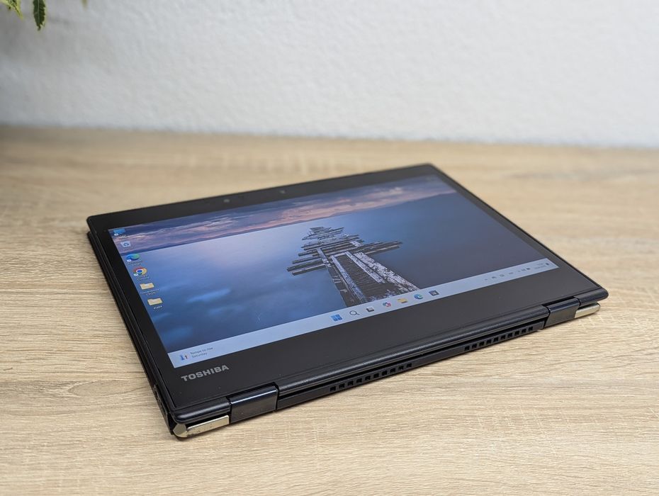 Ультратонкий, стильний , 4х ядерний ноутбук-трансформер з сенсор екран