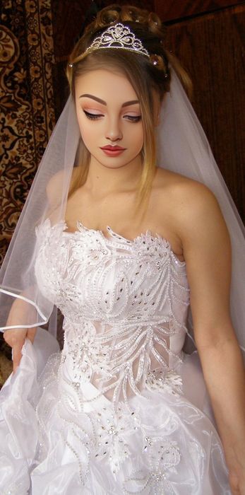 Весільна сукня пишна