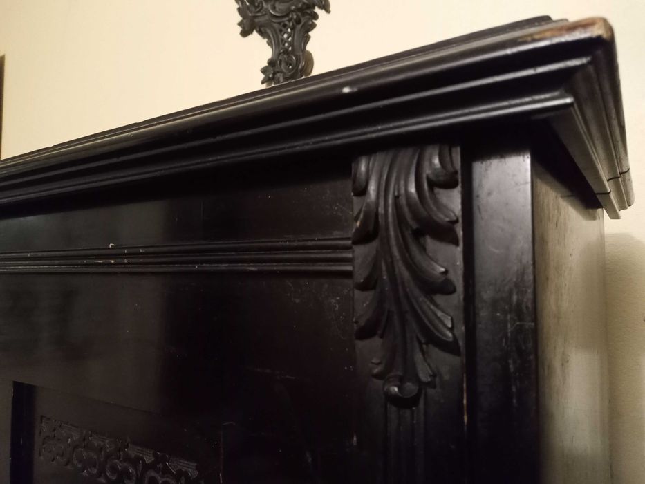 przedwojenne czarne, zabytkowe pianino Banasikowski