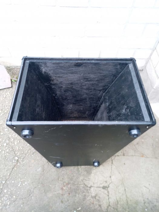 Продам рупорные корпуса 2 шт, для 3-х полосной системы