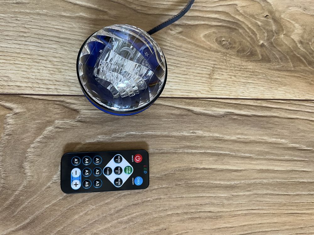 Świetny projektor cieni z pilotem