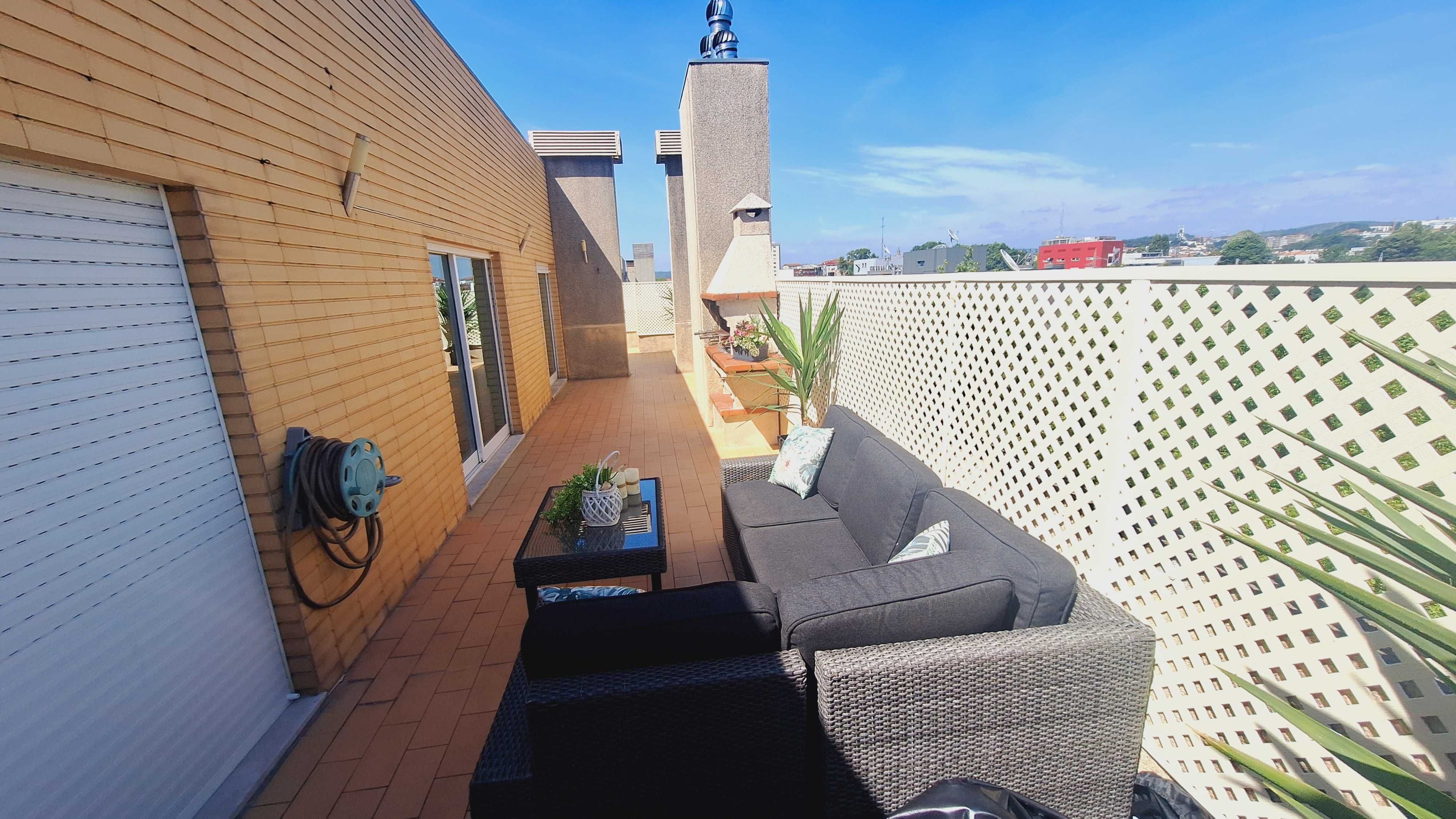 Penthouse T2+2(com janela) Renovado em Águas-Santas