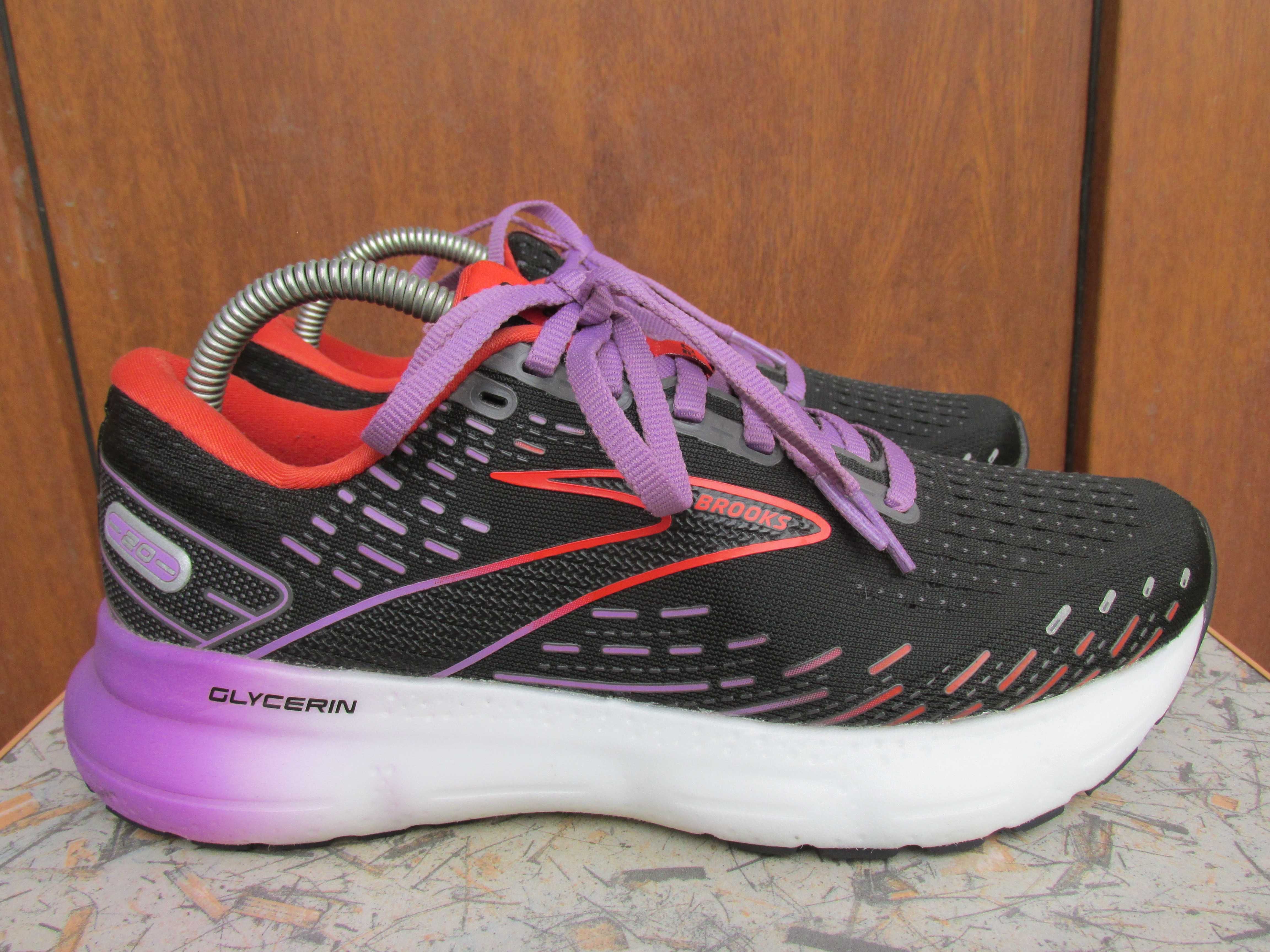 Кроссовки BROOKS США 40 размер