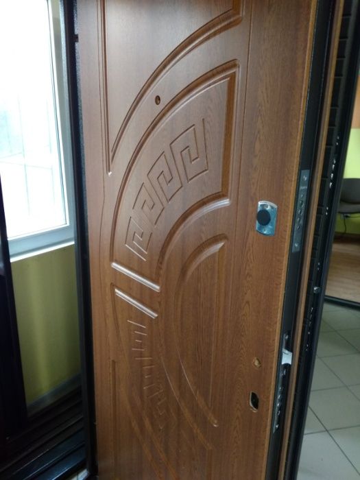двері вхідні 9300 грн.