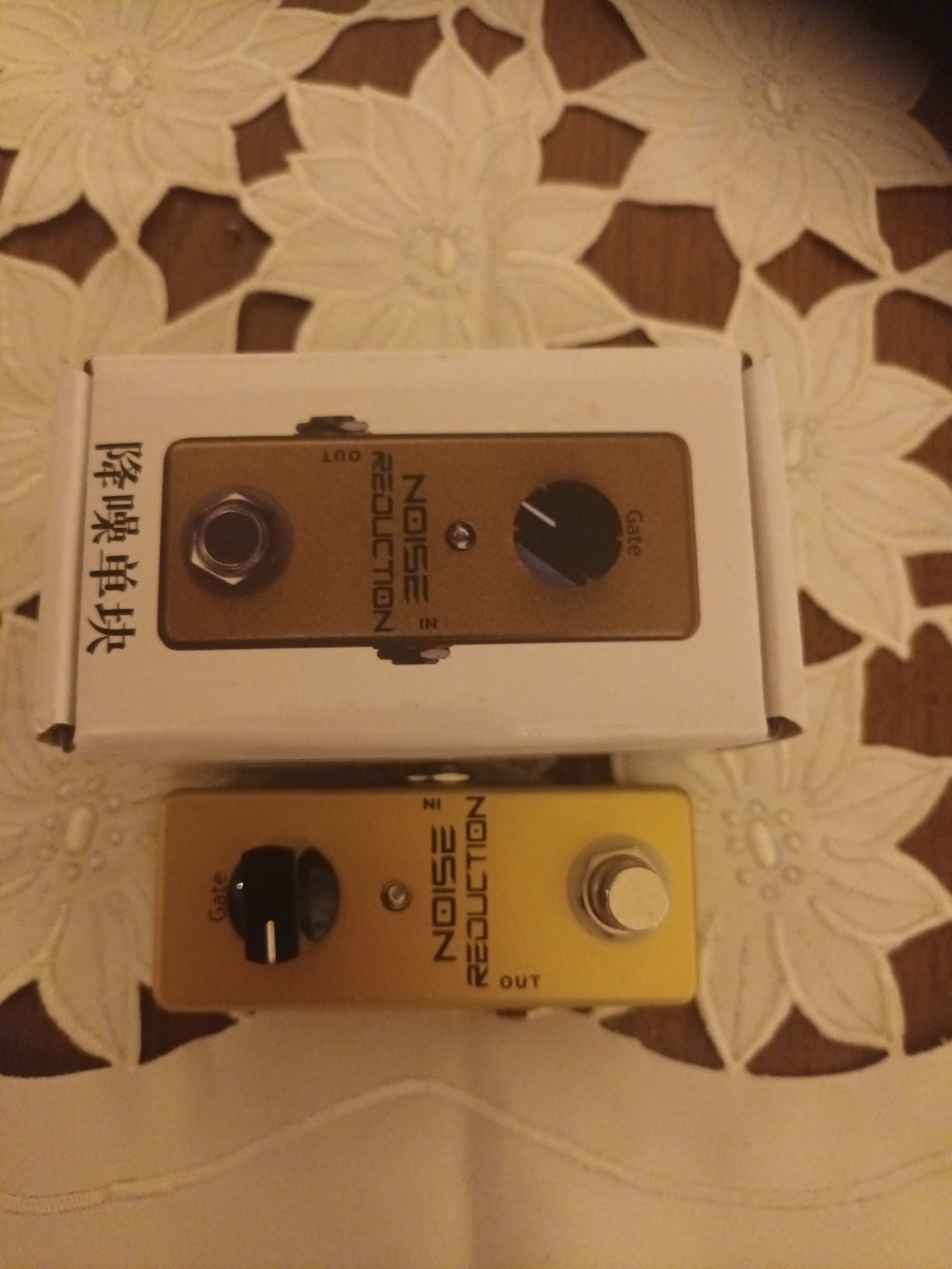 pedał efektu gitarowego typu Noise Reduction (redukcja szumów) z funkc