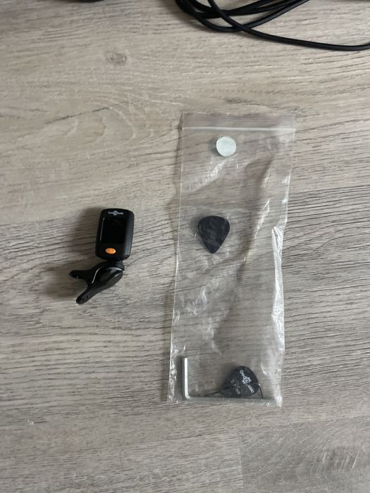 guitarra eletrica branca gear4music