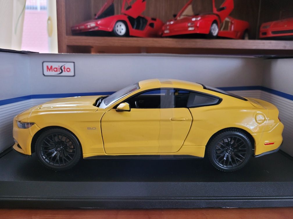 Model Ford Mustang, 1/18, Maisto