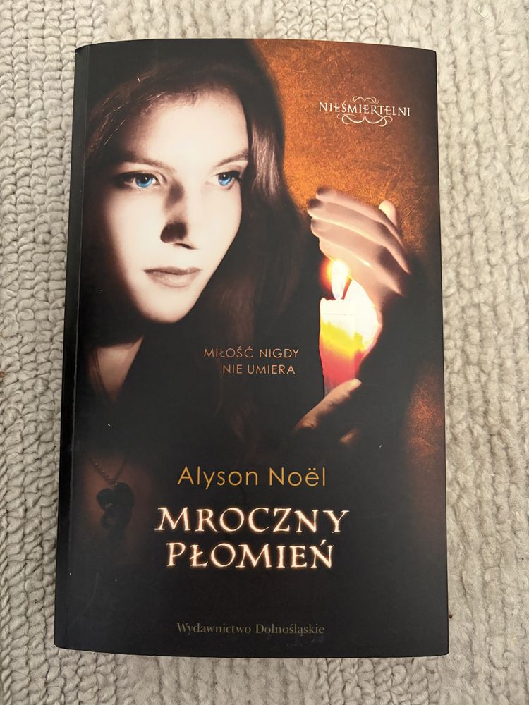Książka Mroczny płomień Alyson Noel