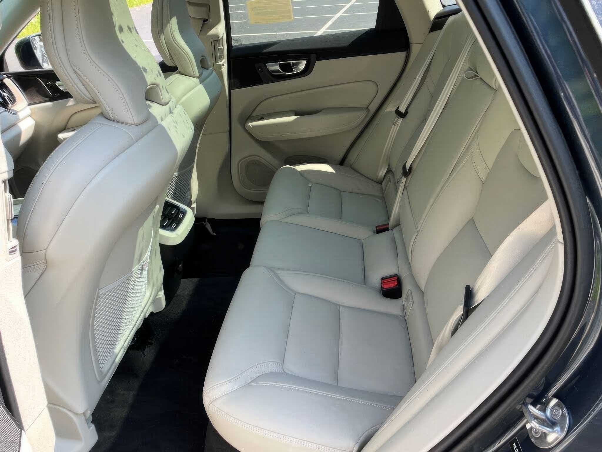 2022  Volvo XC60