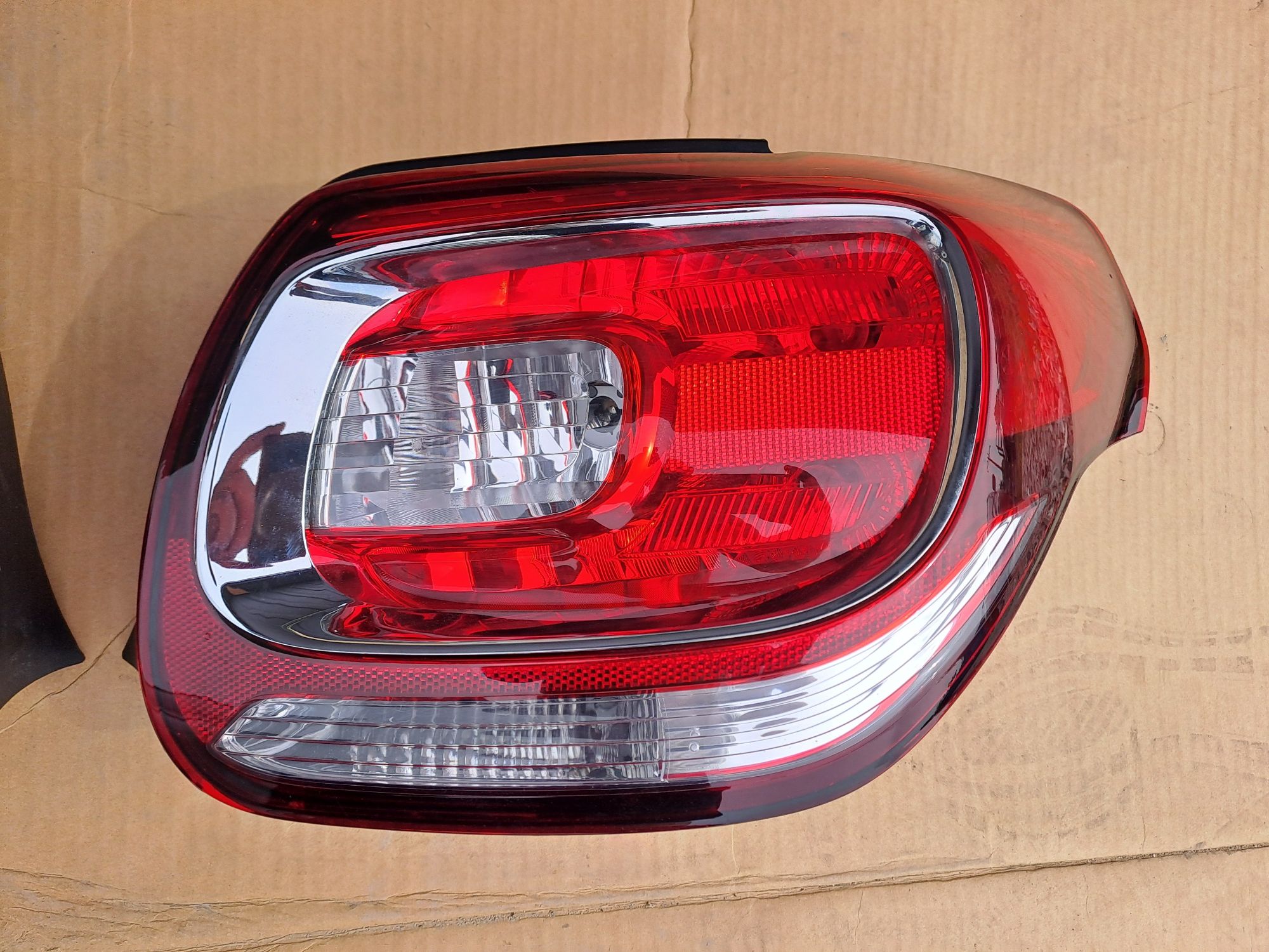 Lampy tył tylne Citroen DS3 Lift Prawa Lewa Europa komplet ładne