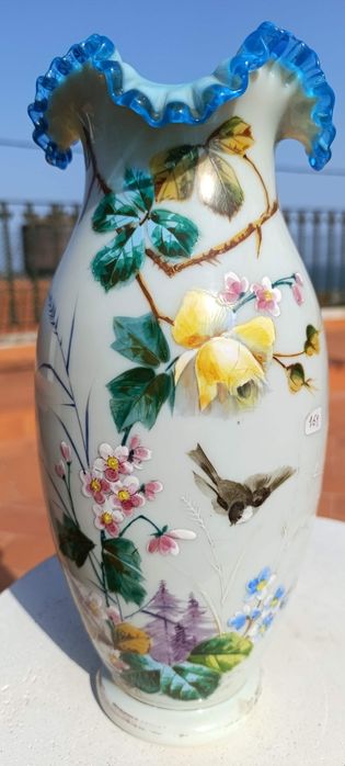 Jarra em Vidro Opalino com motivos de flores