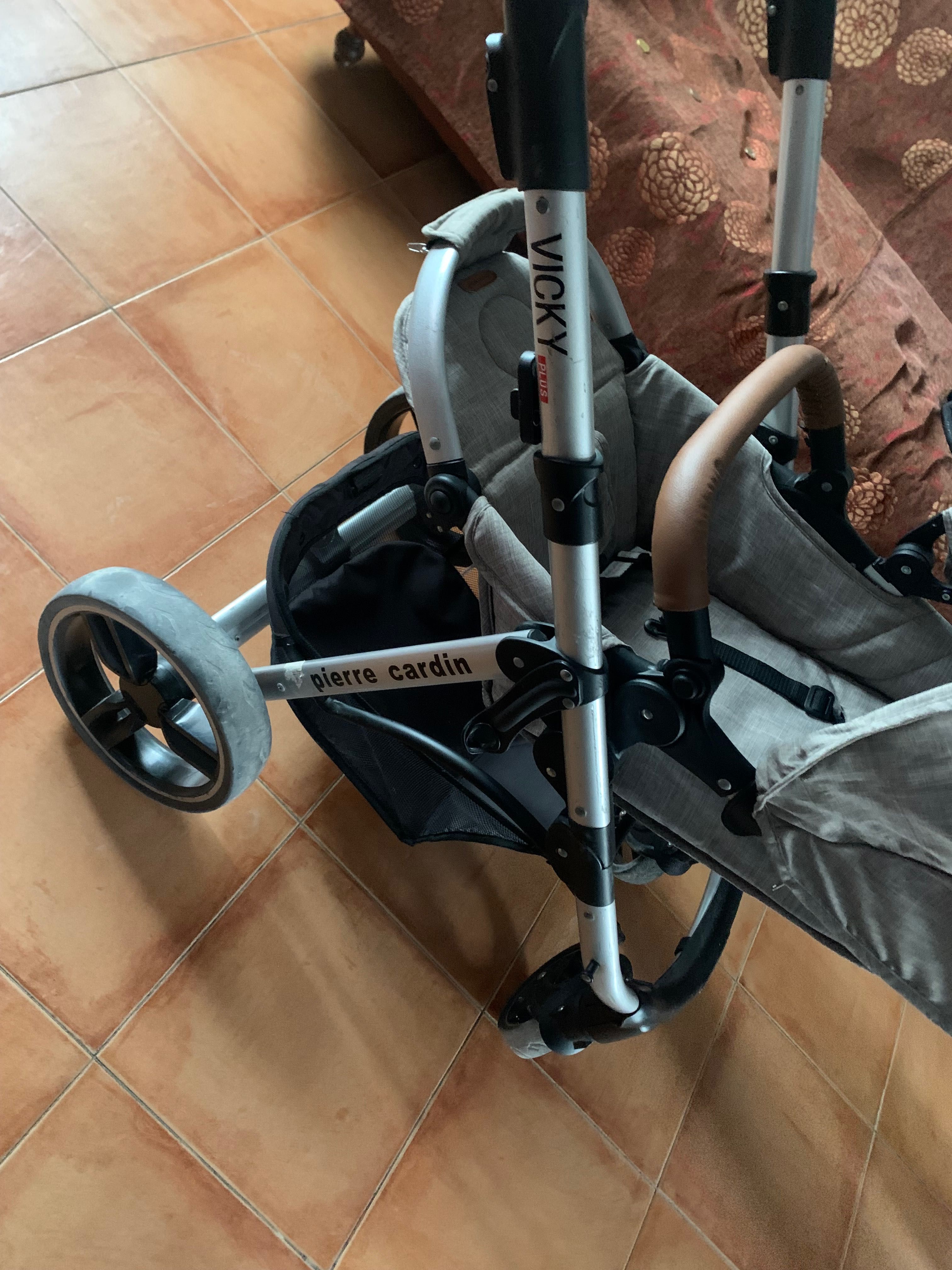 Carrinho bebê marca pierre cardin