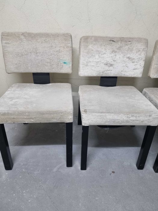 4 Cadeiras de sala alcochoadas para restaurar