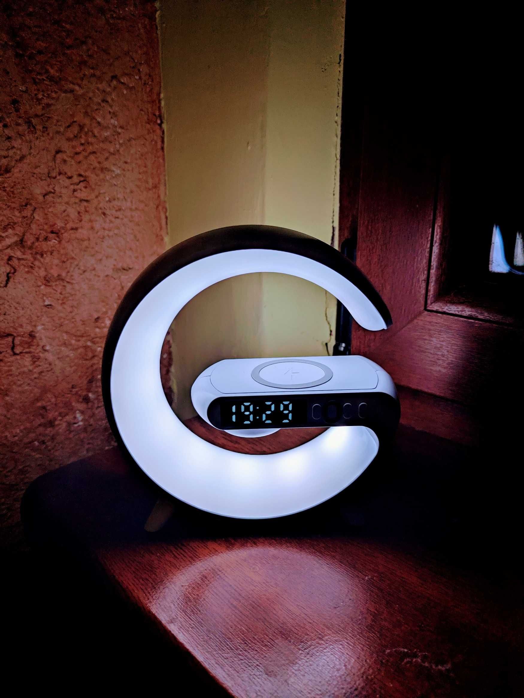 LAMPKA LED NOCNA ładowarka indukcyjna gaminogowa RGB głośnik QI USB