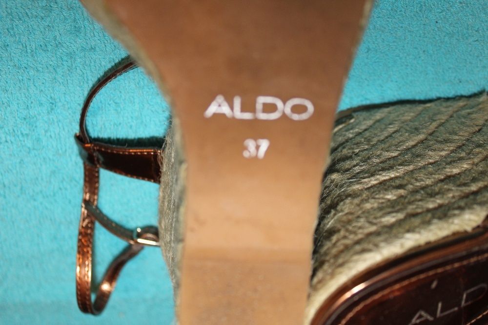 Buty damskie na koturnie - Aldo - rozmiar 37