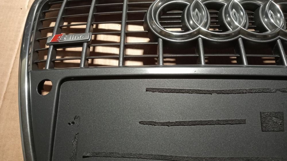 Audi A6 C6 S-Line  Atrapa Grill Chrom Defekt