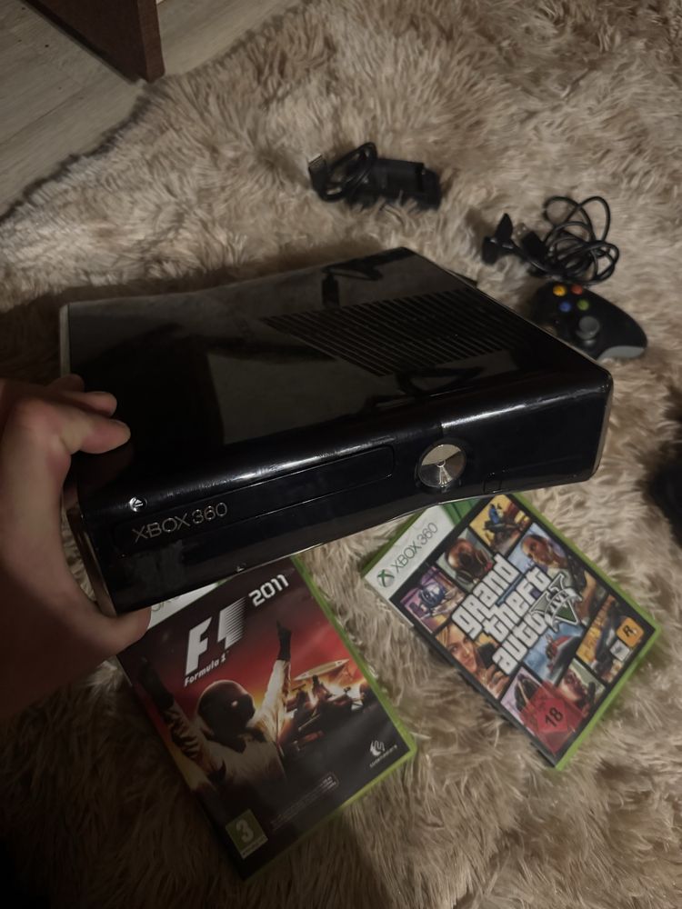 Xbox 360 S 500GB Dwa pady Gry