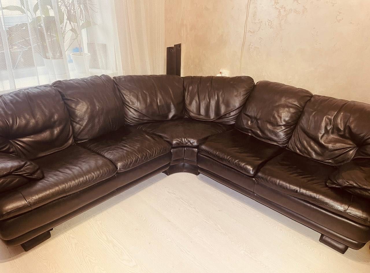 Шкіряний диван 2,5х2,5м