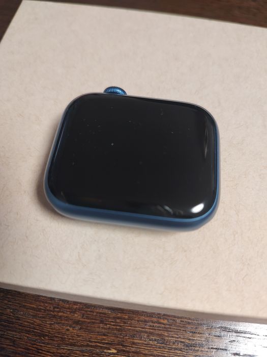Apple Watch 7 GPS + cellular, koperta 45 mam z aluminium