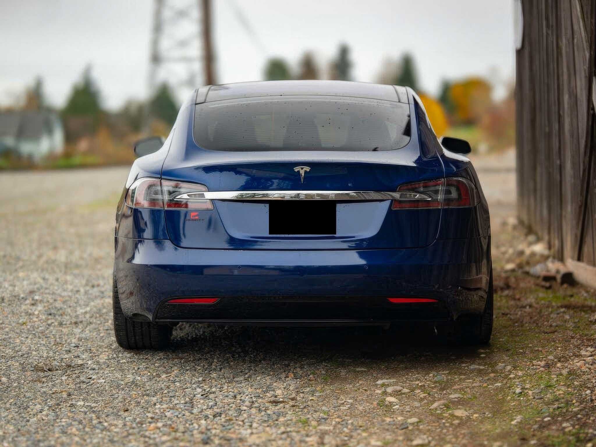 Tesla  Model S 2016